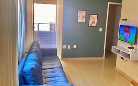 Apartamento 2 Quartos Praia do Morro Wi-Fi Netflix a 90m da praia vaga de garagem coberta